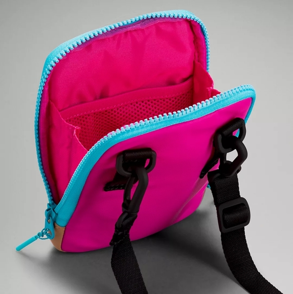 Lululemon Easy Access Crossbody Bag - Picture 4 of 5